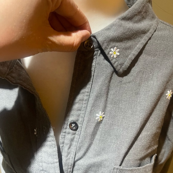 Torrid daisy button down shirt - Picture 6 of 15